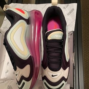 Nike Air Max 720 Size 9